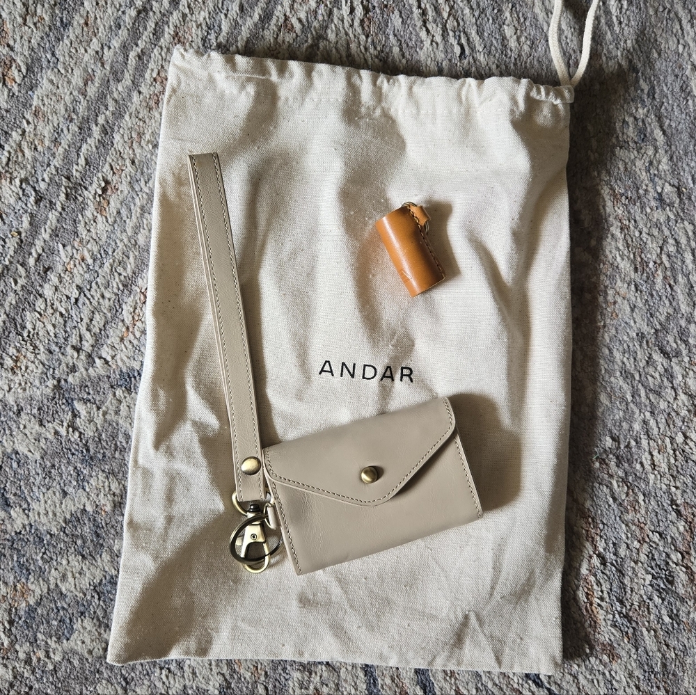 Andar Poppy Leather Wallet with Strap And Chapstick Holder